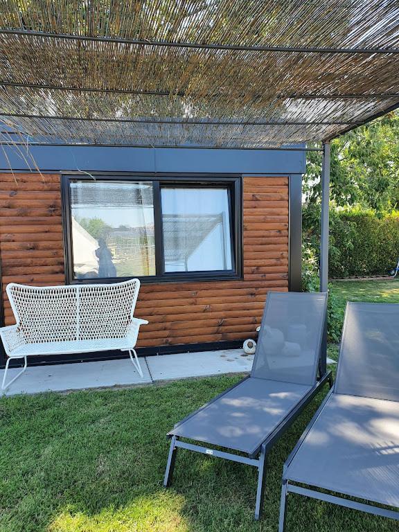 Houten Huisje Tussen Paarden Nieuwerkerken Ngoại thất bức ảnh