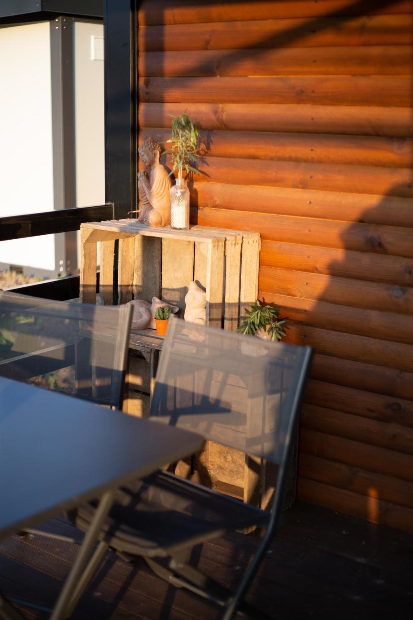 Houten Huisje Tussen Paarden Nieuwerkerken Ngoại thất bức ảnh