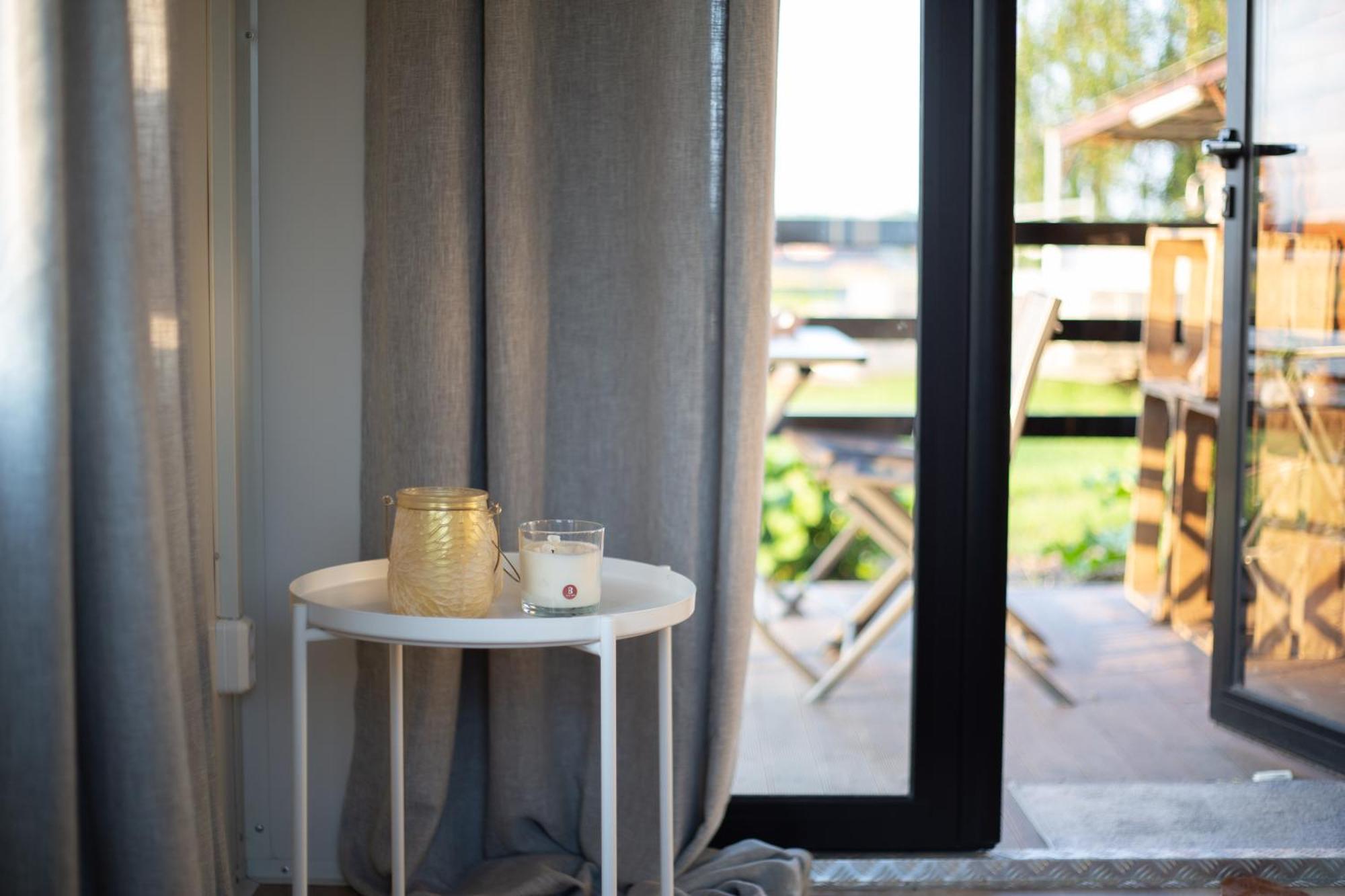 Houten Huisje Tussen Paarden Nieuwerkerken Ngoại thất bức ảnh