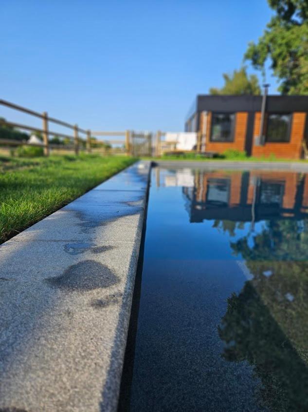 Houten Huisje Tussen Paarden Nieuwerkerken Ngoại thất bức ảnh